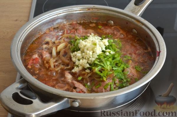 Чахохбили со сливовым пюре и вином