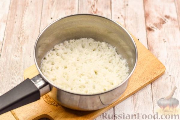 Слоёные пирожки с рыбой, грибами и рисом