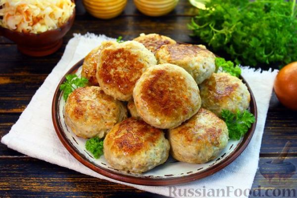 Рыбные котлеты с квашеной капустой