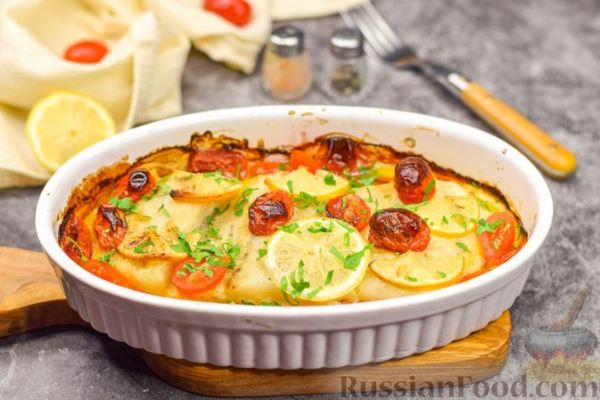 Рыба, запечённая с помидорами черри и лимоном