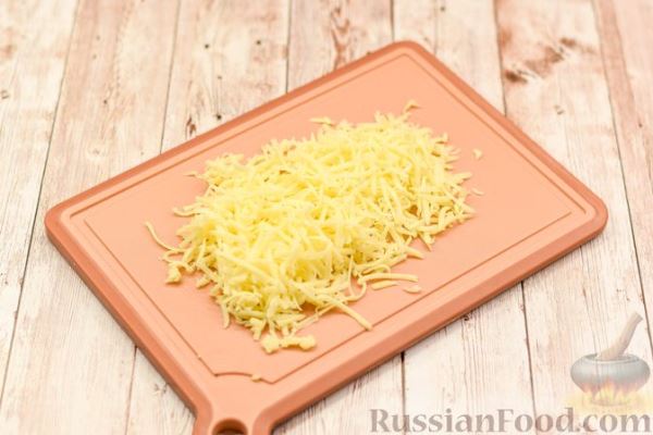 Слоёные пирожки с рыбой, грибами и рисом