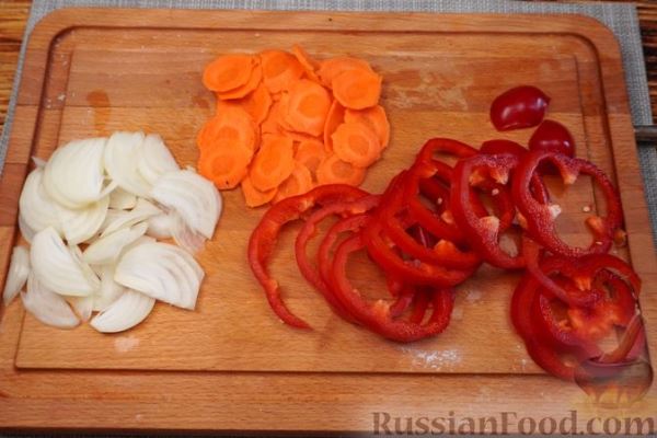 Скумбрия, запечённая с рисом и овощами